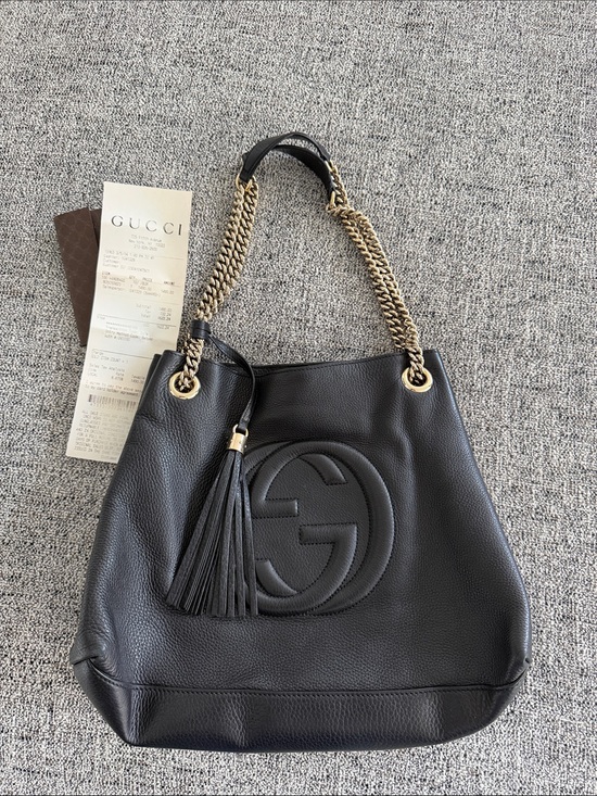 Gucci Handbags - Gucci Black Soho Pebbled Leather Shoulder Bag with Gold Chain